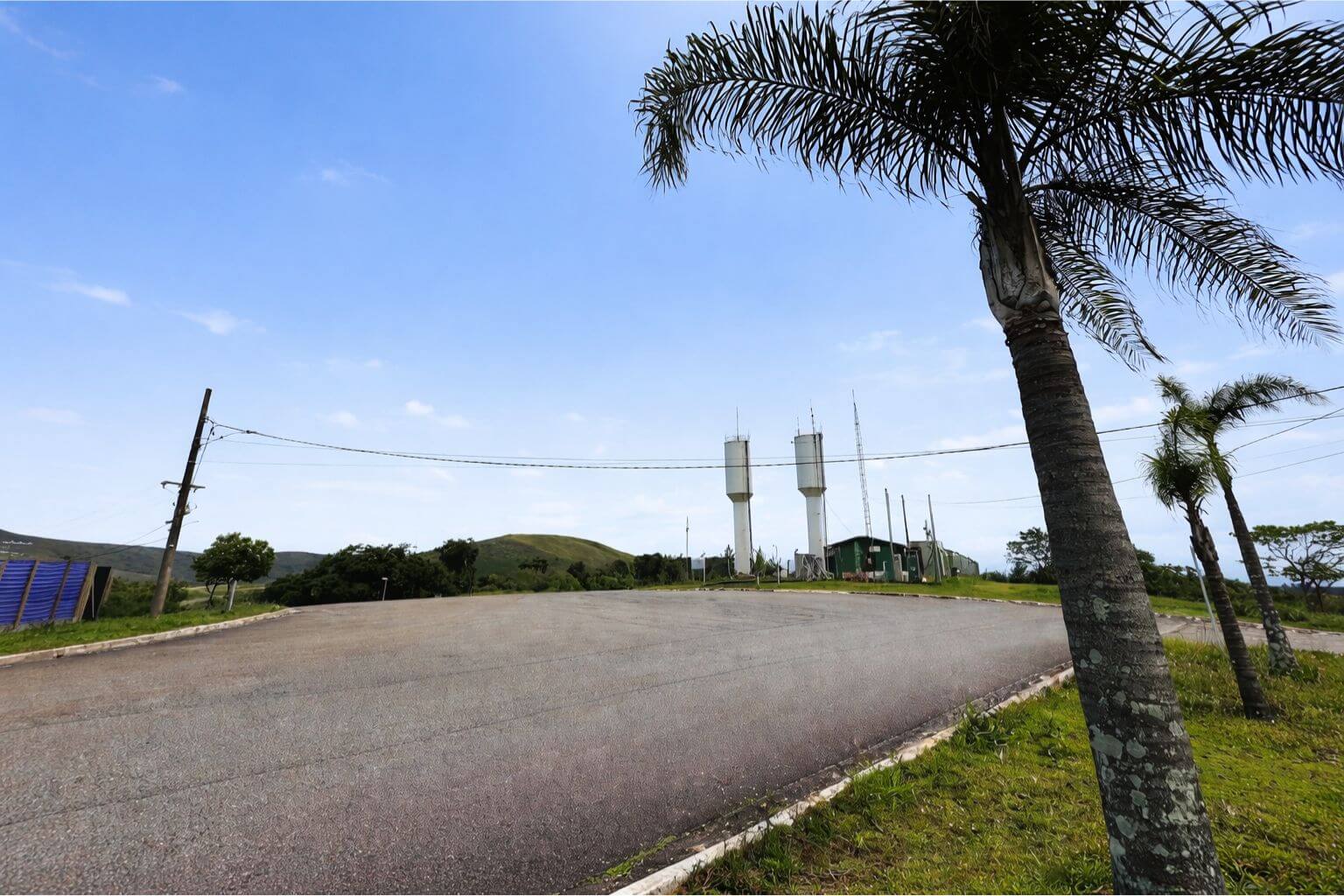 Vista lateral do terreno